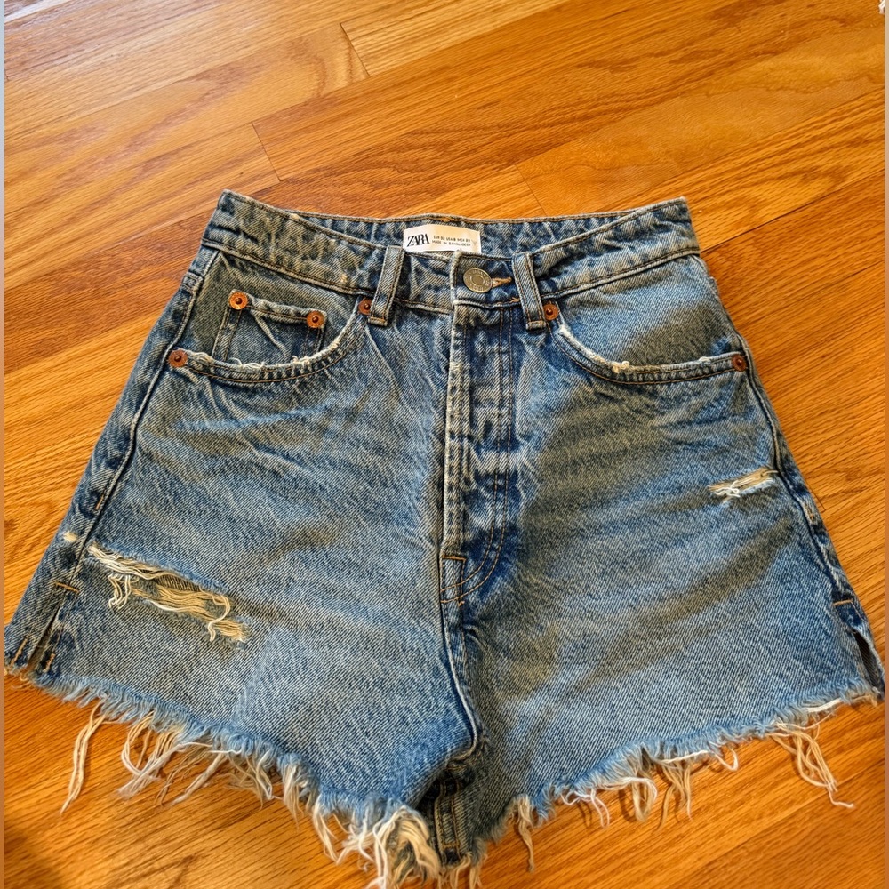 Zara Blue High-Waisted Jean Shorts with Distressed Hem